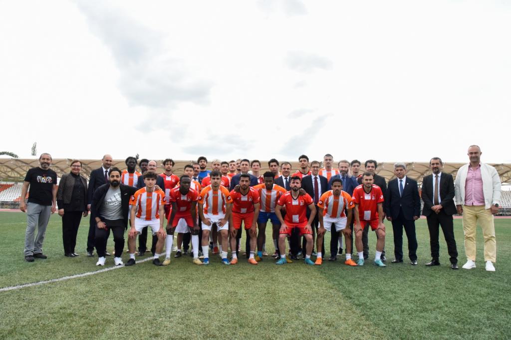 Bilecik Valisi Sayın Aygöl’den Üniversitemiz Futbol Takımına Ziyaret